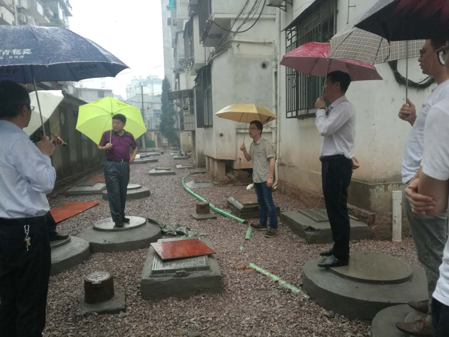 區人大副主任許新生帶隊調研老舊小區改造