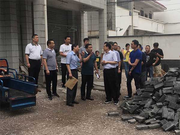 市領導調研我區老舊小區改造