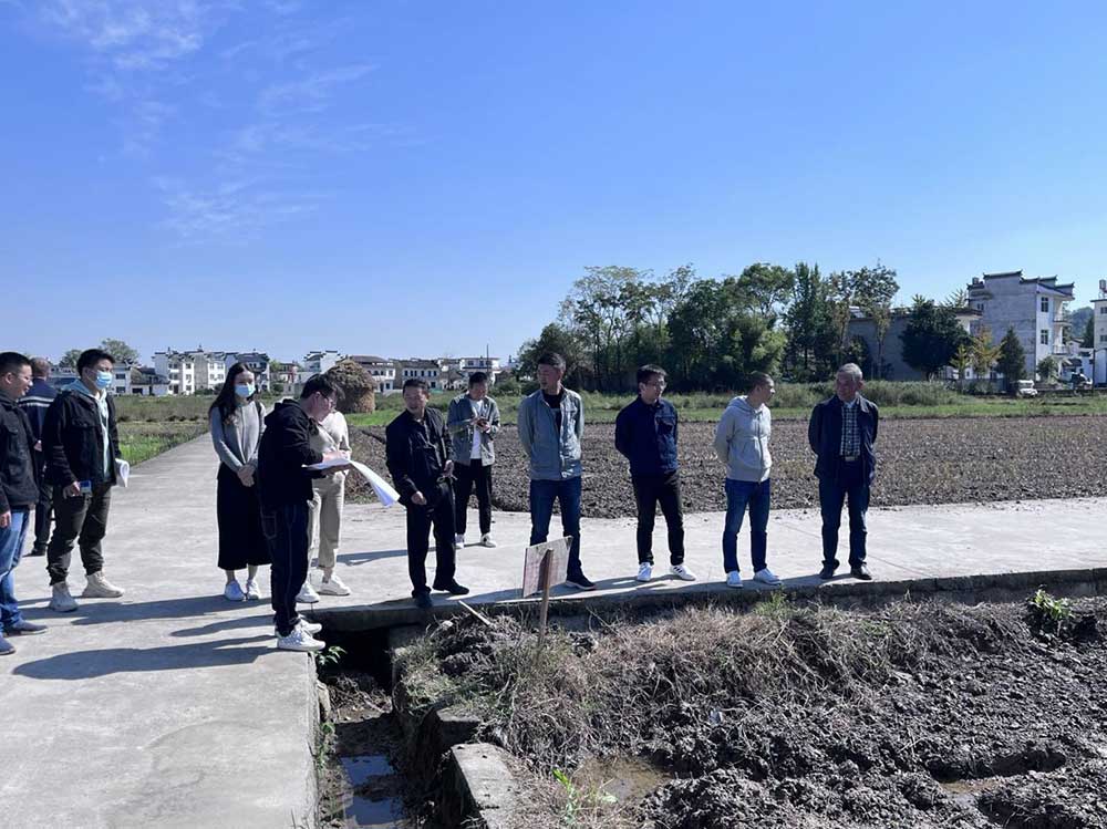 屯溪區昱城文旅公司實地考察傍霞村項目